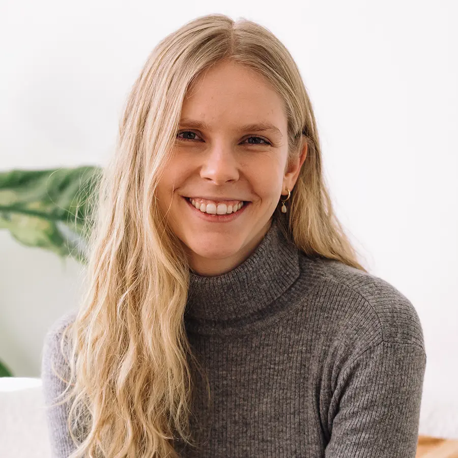 Simone Schneider Portrait